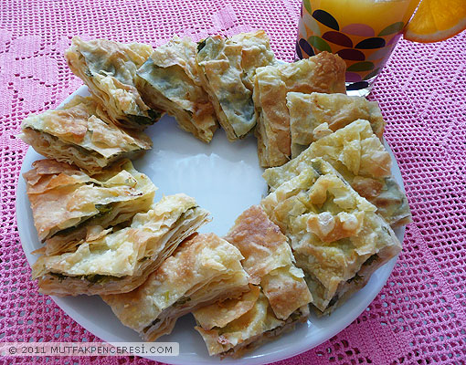 Peynirli El Açması Börek