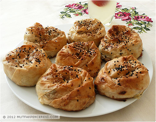 Patlıcanlı Gül Börek Mutfak Penceresi