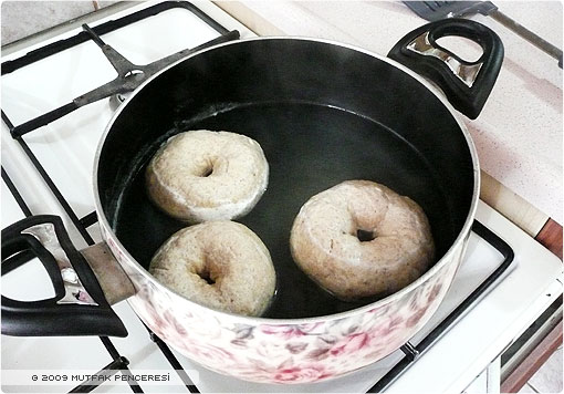 Bagel Hamurları Pişerken